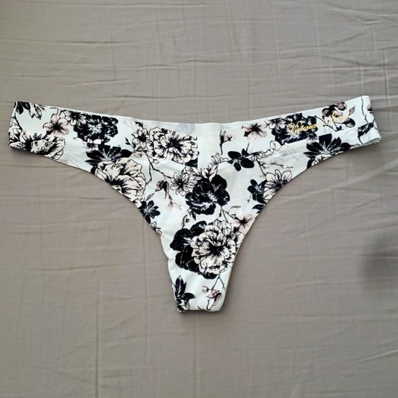 Victoria's Secret Other - Incredible by VS Smooth Thong Panty